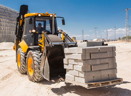 Экскаватор-погрузчик в аренду в Казани